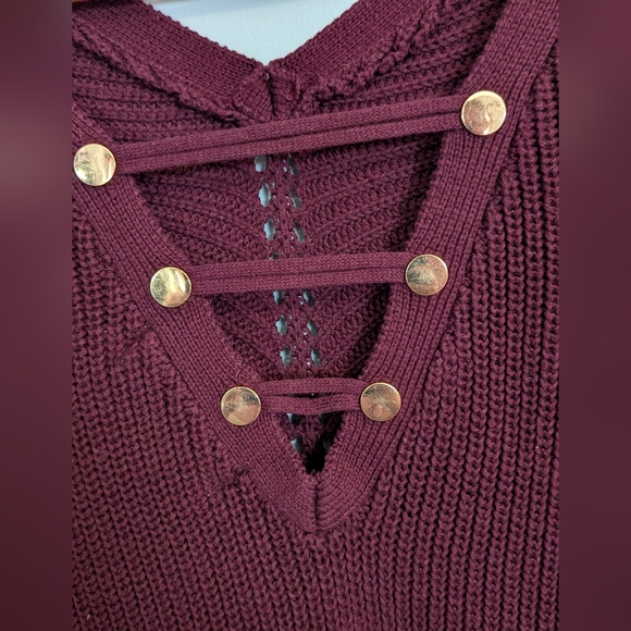 Point Zero Burgundy V-Neck Sweater with Gold Buttons - Women's Medium - Picture 2 of 6